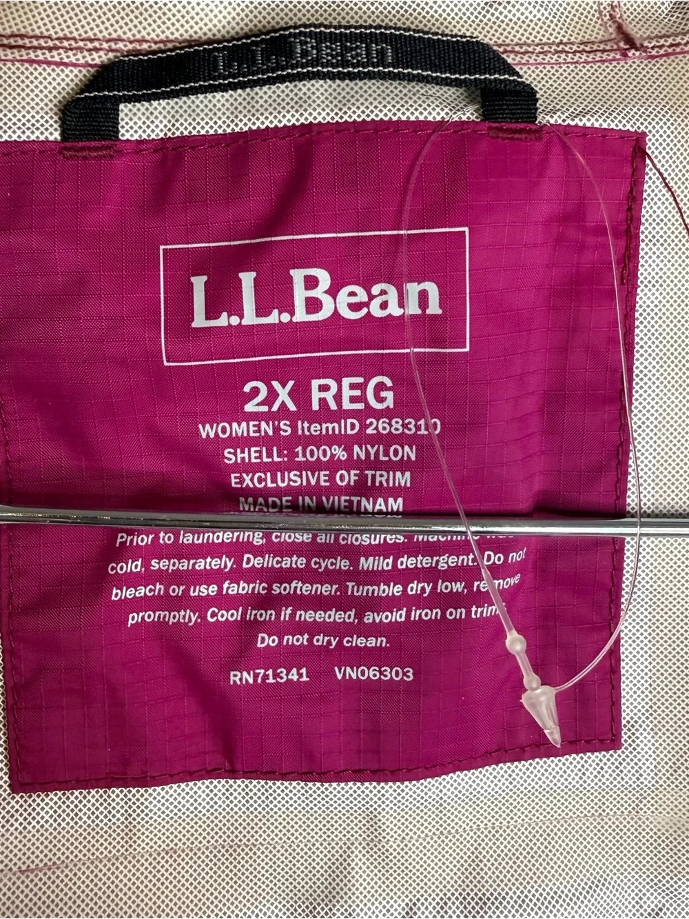 L.L.Bean women's Raincoat Jacket Shell - fuchsia and Pink Size 2X EUC - Like New - Picture 3 of 7